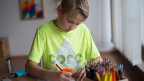 Iosua in der Kreativwerkstatt Simmern