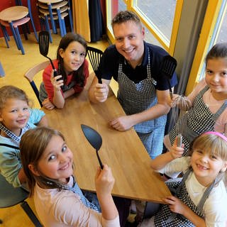 Kindern beim Vater-Kind-Kochen in Mainz