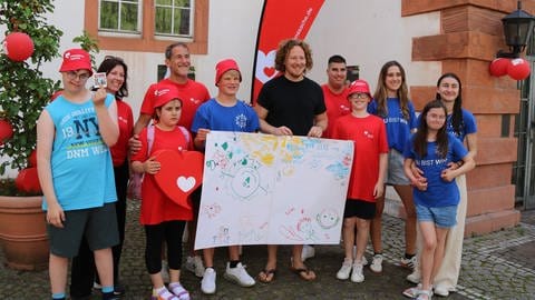 Michael Schulte und VIZE treffen Herzenssache-Kids